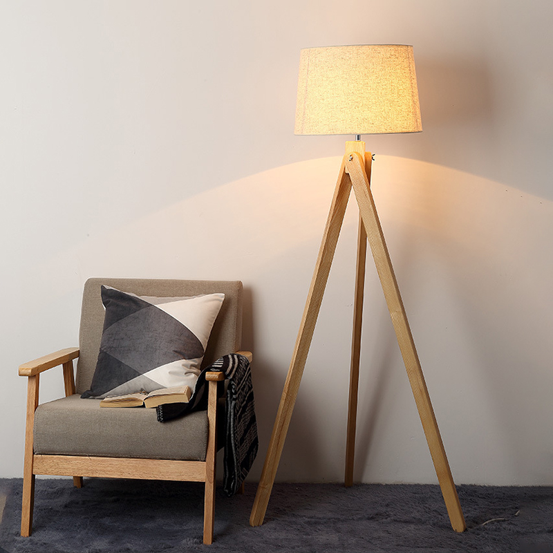 Floor Lamp Tripod - Lampade da terra in legno nordico