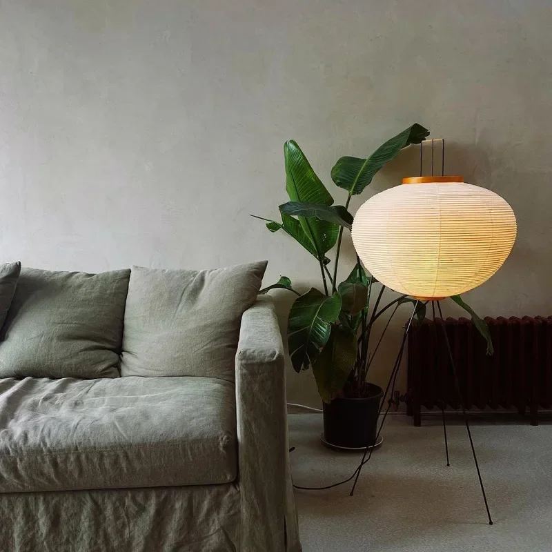 Lampada da terra giapponese Ak - Floor Lamp Tripod recensione e prezzo